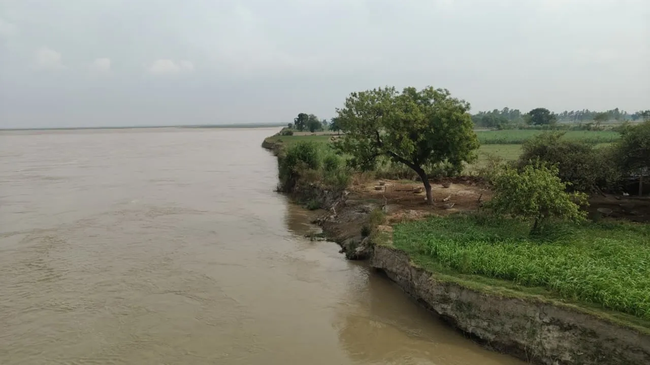 Barabanki News : रामनगर में घाघरा नदी का जलस्तर बढ़ा, फिलहाल खतरे के निशान से काफी नीचे, जानिए क्या बोला केंद्रीय जल आयोग