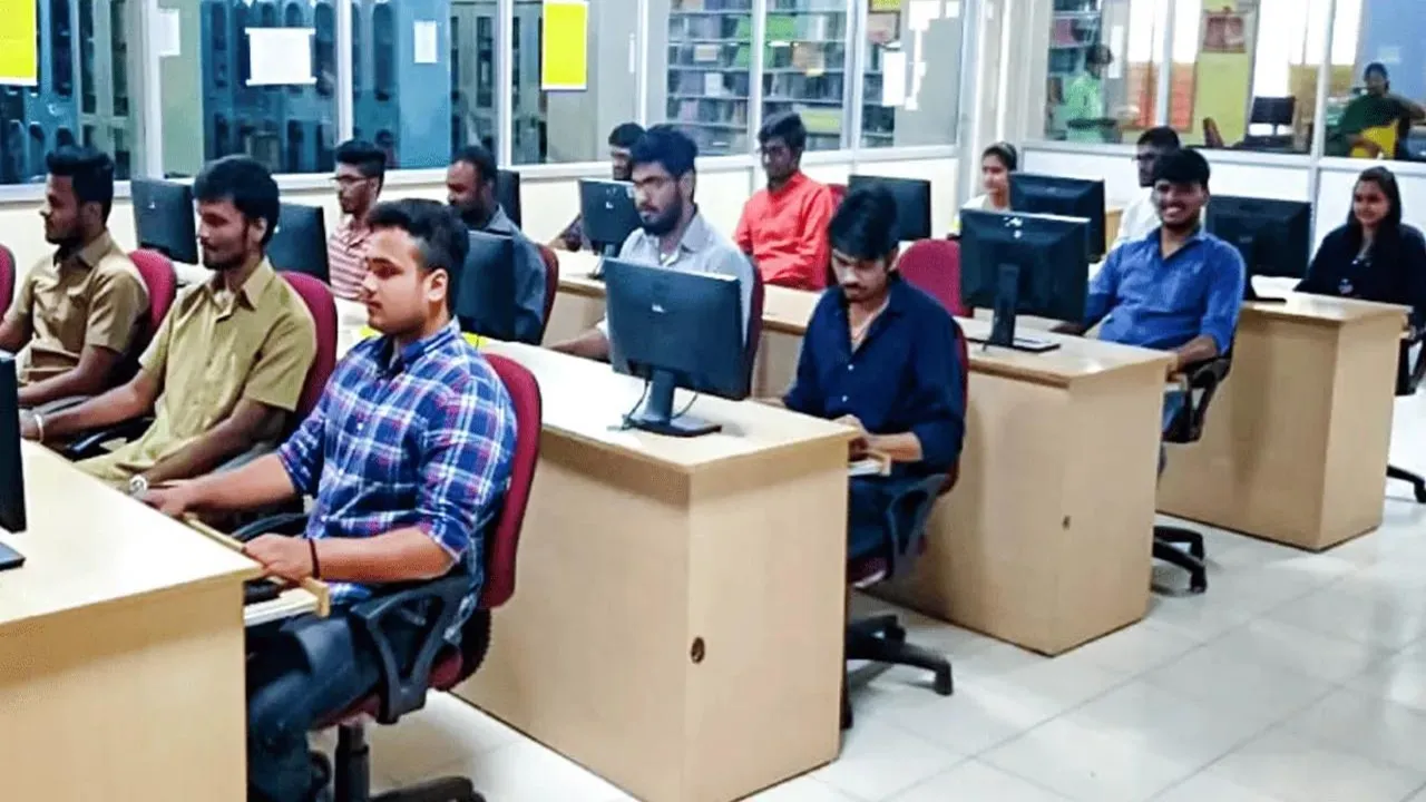  UP Digital Library : गांव के होनहारों को अफसर बनाएगी योगी सरकार, 32 जिलों में तैयार हुई हाईटेक डिजिटल लाइब्रेरी
