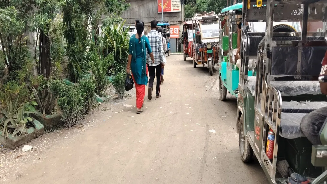 Barabanki News: 'अमृत विचार' की खबर का असर, रेलवे स्टेशन पर दिखा बदलाव; जलभराव और गंदगी से मिली राहत