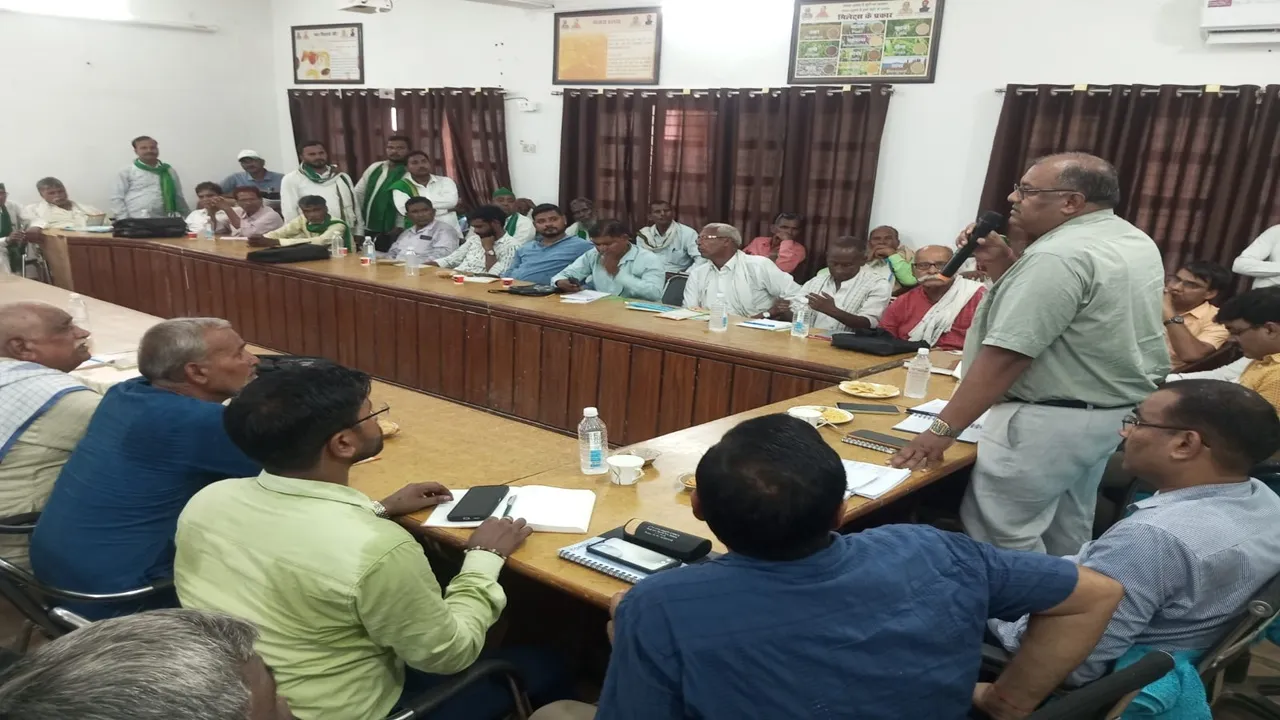 Kannauj News: किसान दिवस में चार अधिकारी रहे नदारद, CDO ने मांगा स्पष्टीकरण; मंडी का खराब कांटा फिर बना मुद्दा