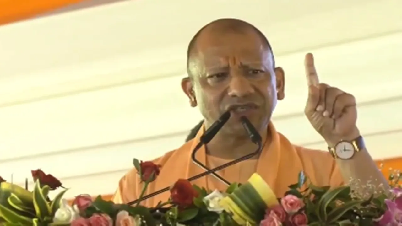 CM Yogi in Chitrakoot : सीएम योगी बोले- पहले पहचान के संकट से जूझ रहा था चित्रकूट, अब विकास और आस्था का बनेगा वैश्विक केंद्र