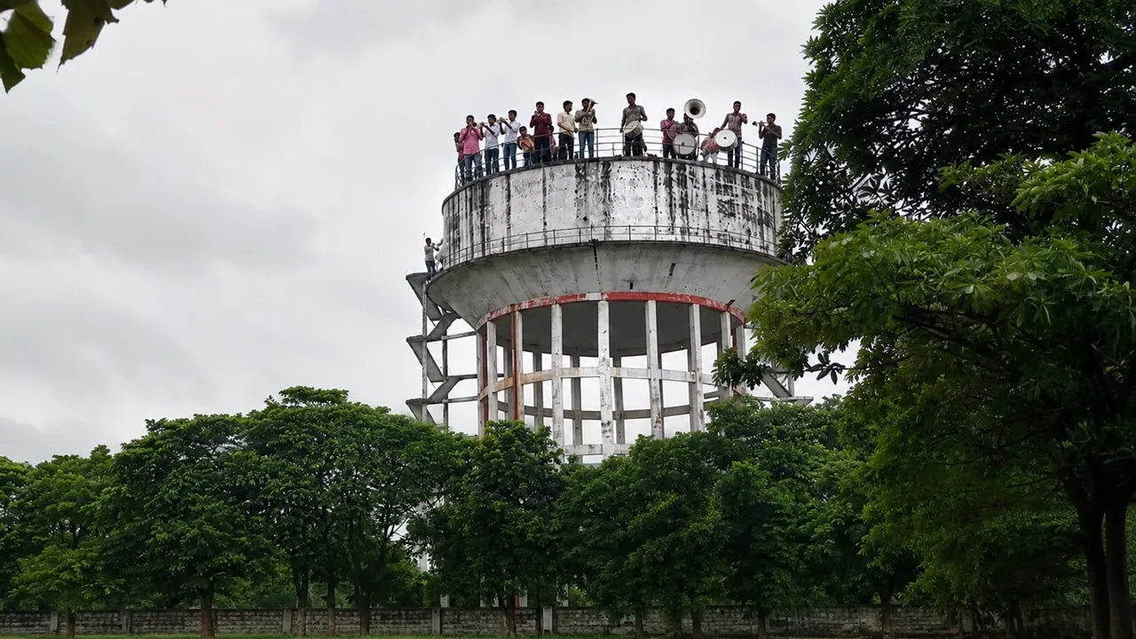 Moradabad News: पानी की टंकी पर चढ़कर बारात की रील बना रहे थे यूट्यूबर, पुलिस की भनक लगते ही हुए फरार