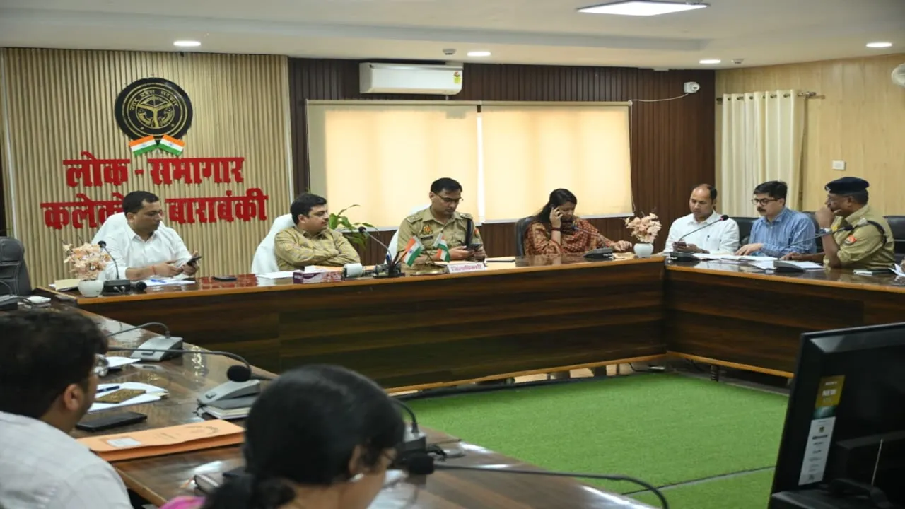 Barabanki News : डीएम ईशान प्रताप सिंह सख्त, स्कूली वाहनों की होगी सघन जांच, सड़क सुरक्षा के दिए कड़े निर्देश