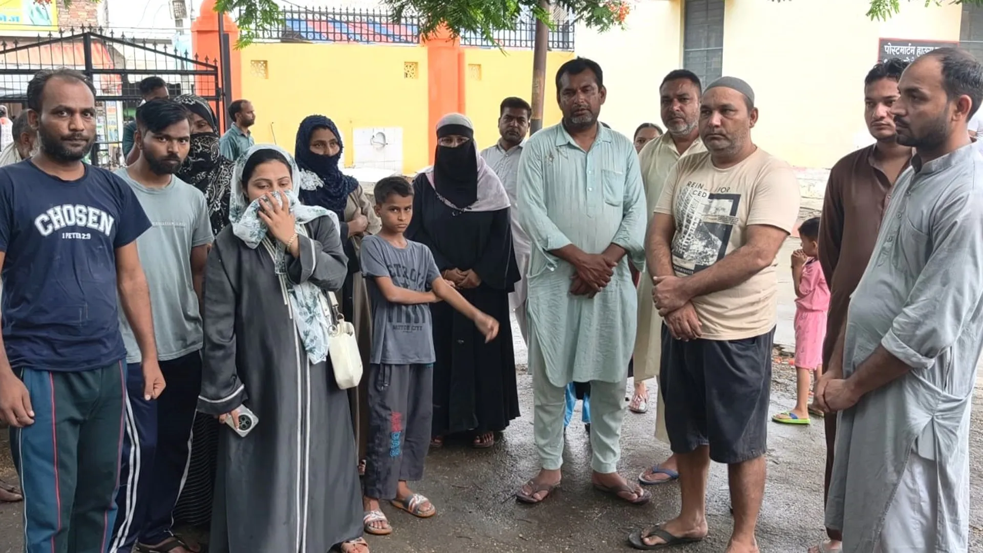 Rampur News : आयुष्मान कार्ड की धीमी प्रगति पर डीएम सख्त, लापरवाह अधिकारियों पर कार्रवाई