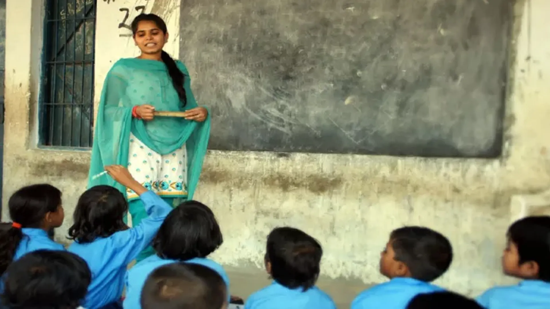 Budaun News : जिले के 1799 परिषदीय स्कूलों को निपुण बनाने का मिला लक्ष्य