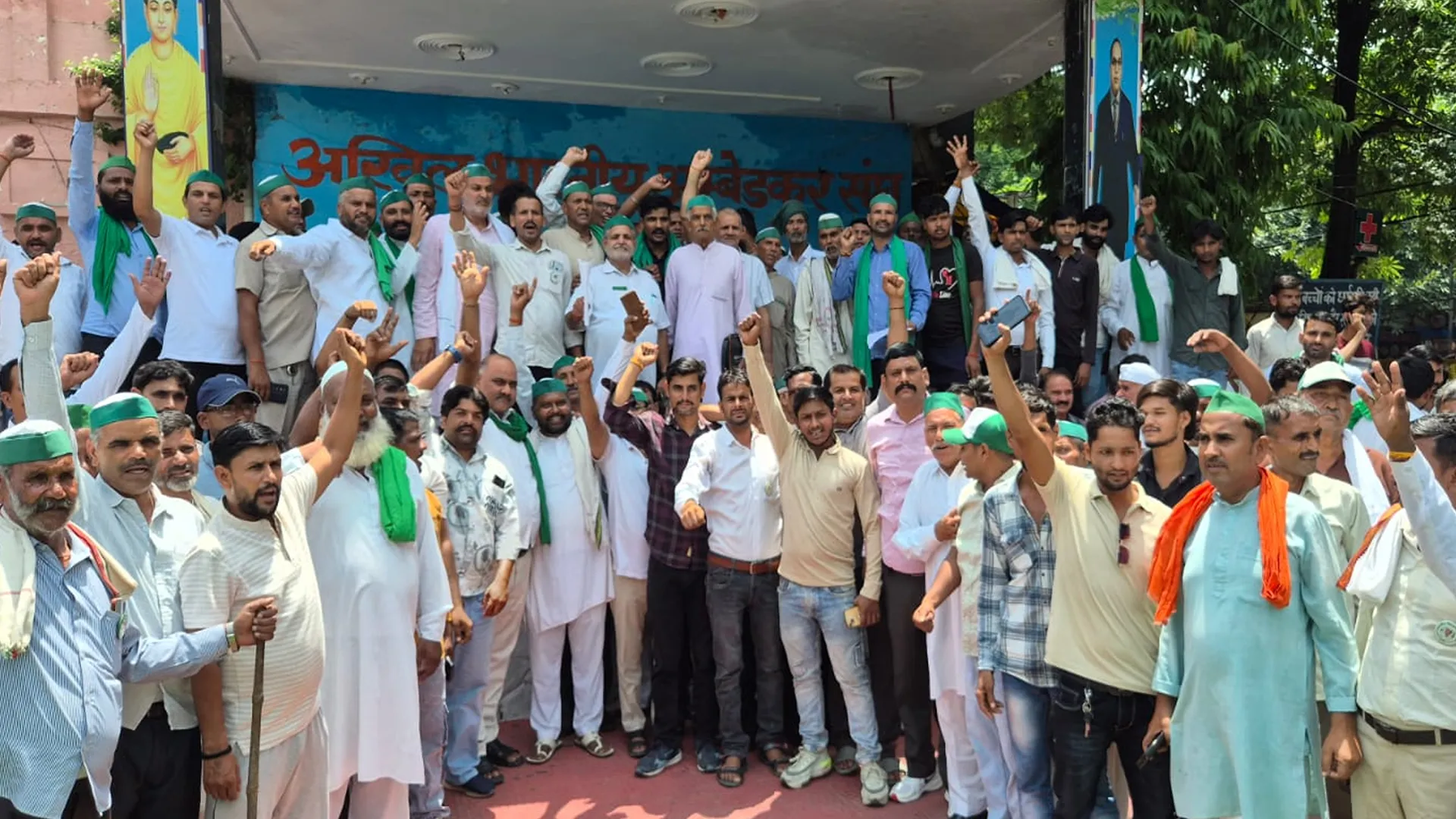 Moradabad News : डीएम कार्यालय पर गरजे किसान, एडीएम को सौंपा ज्ञापन
