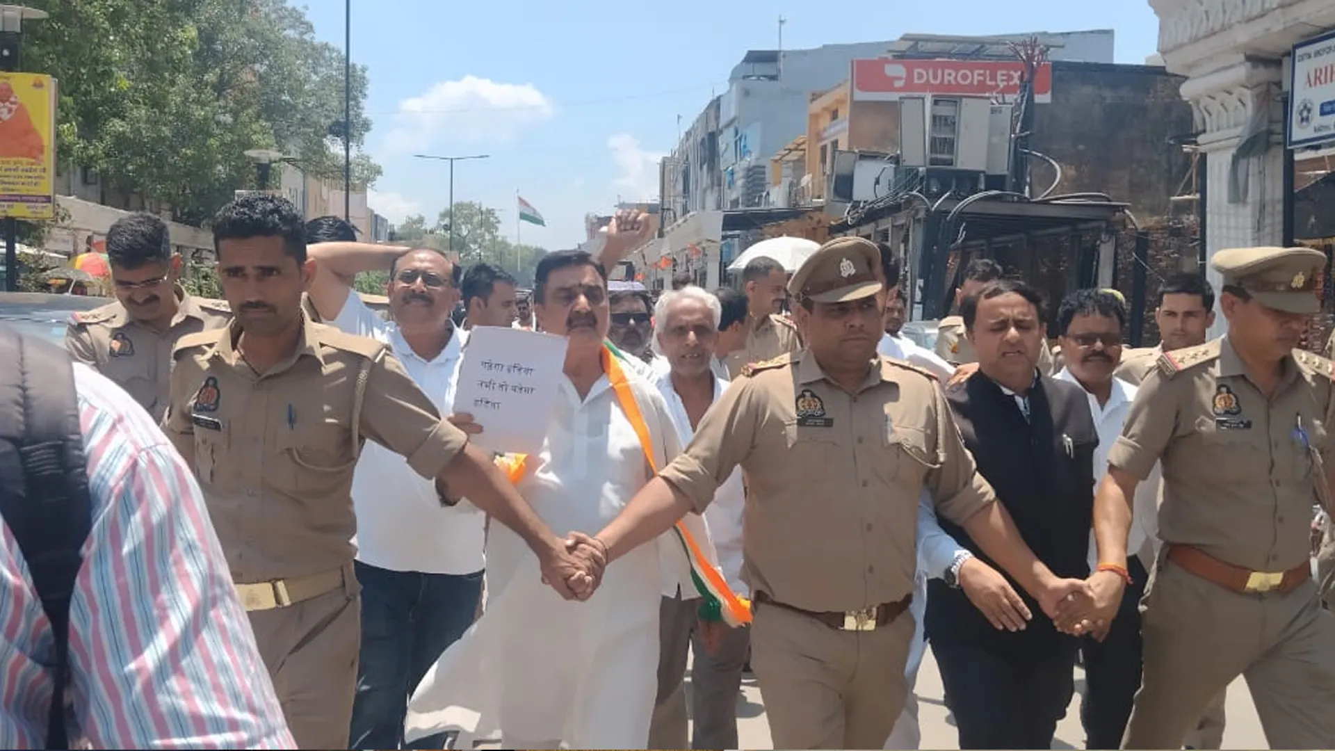 Moradabad News : कांग्रेसियों का हंगामा, राहुल गांधी से अभद्रता के खिलाफ किया विरोध प्रदर्शन