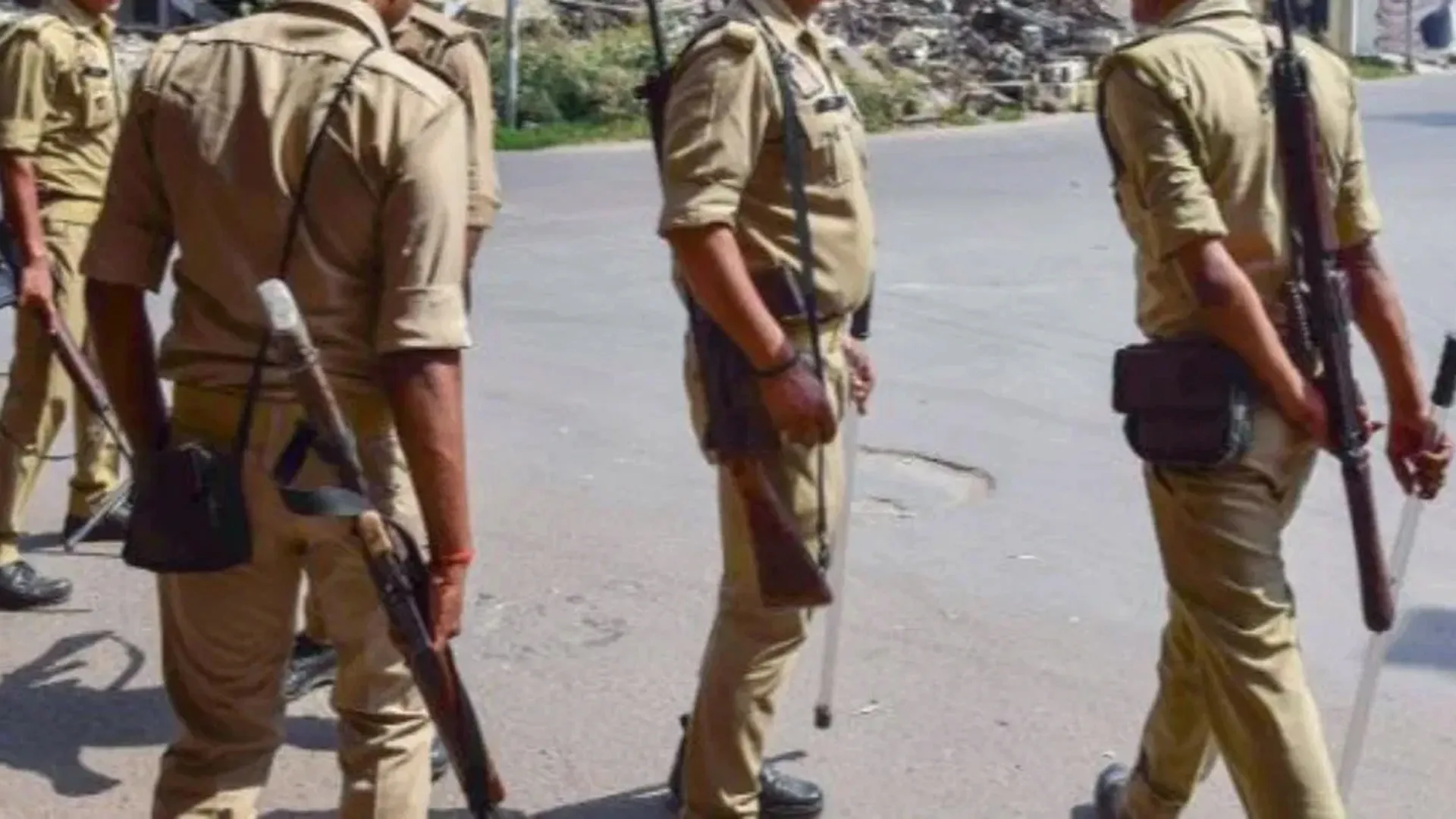 Pilibhit News : प्रेमिका संग लौटे युवक की पहले पिटाई, फिर फंदे से लटका..पुलिस ने बचाई जान
