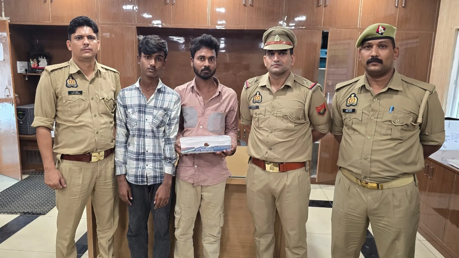 Bareilly News : झारखंड के दो साइबर अपराधी गिरफ्तार, 12 चोरी के मोबाइल बरामद