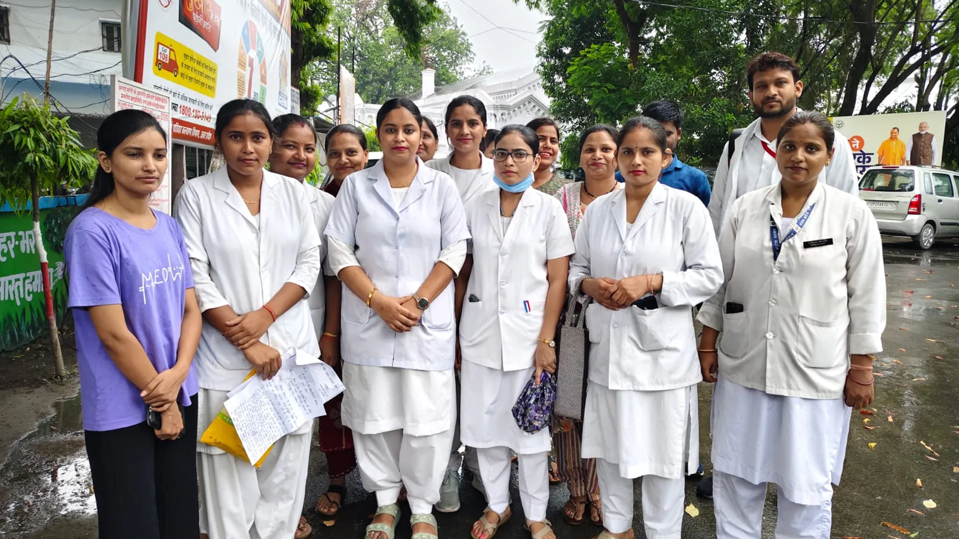 Bareilly News : दो महीने से नहीं मिला वेतन, संविदा स्टाफ नर्सों ने जताया अक्रोश