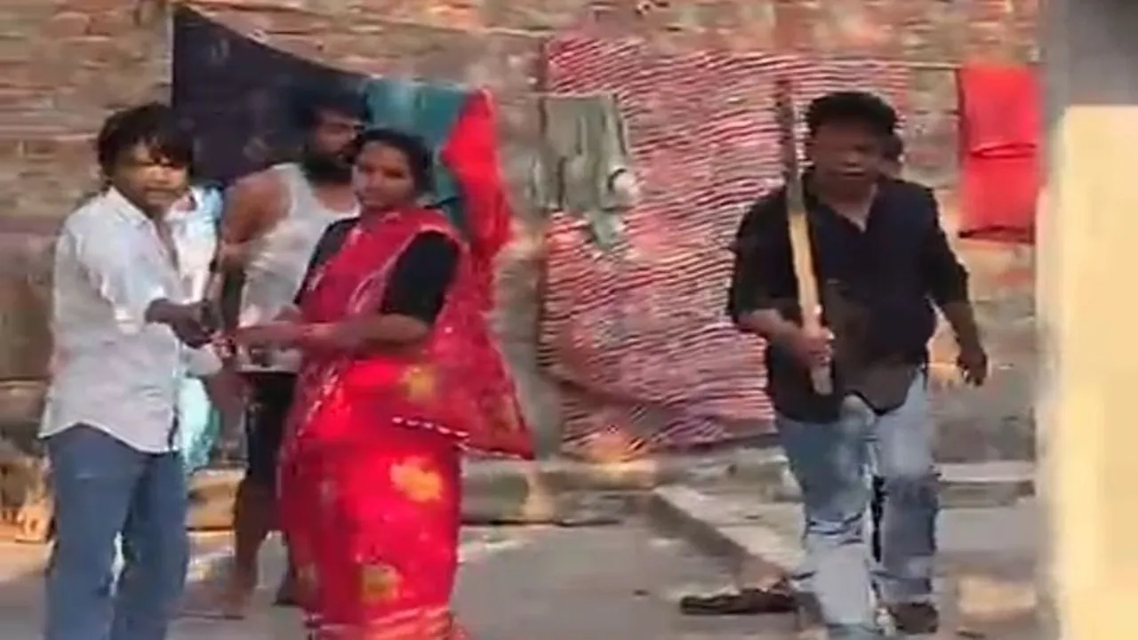 Barabanki News: जबरन दीवार खड़ी कर रोका रास्ता, घर में घुसकर की मारपीट
