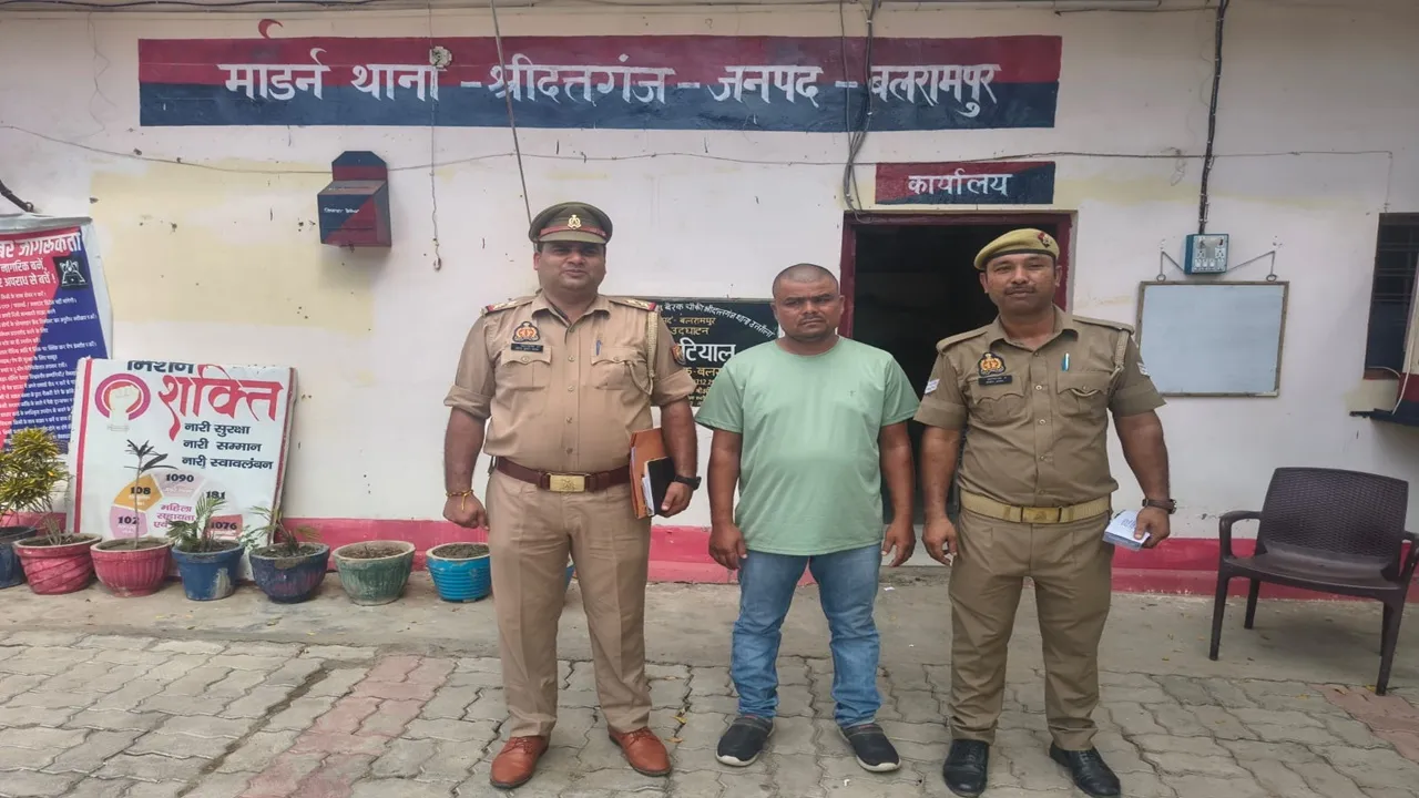 Balrampur News : 33 केवी लाइन का 417 किलो चोरी का तार बरामद, पुलिस ने वाहन समेत आरोपी को दबोचा