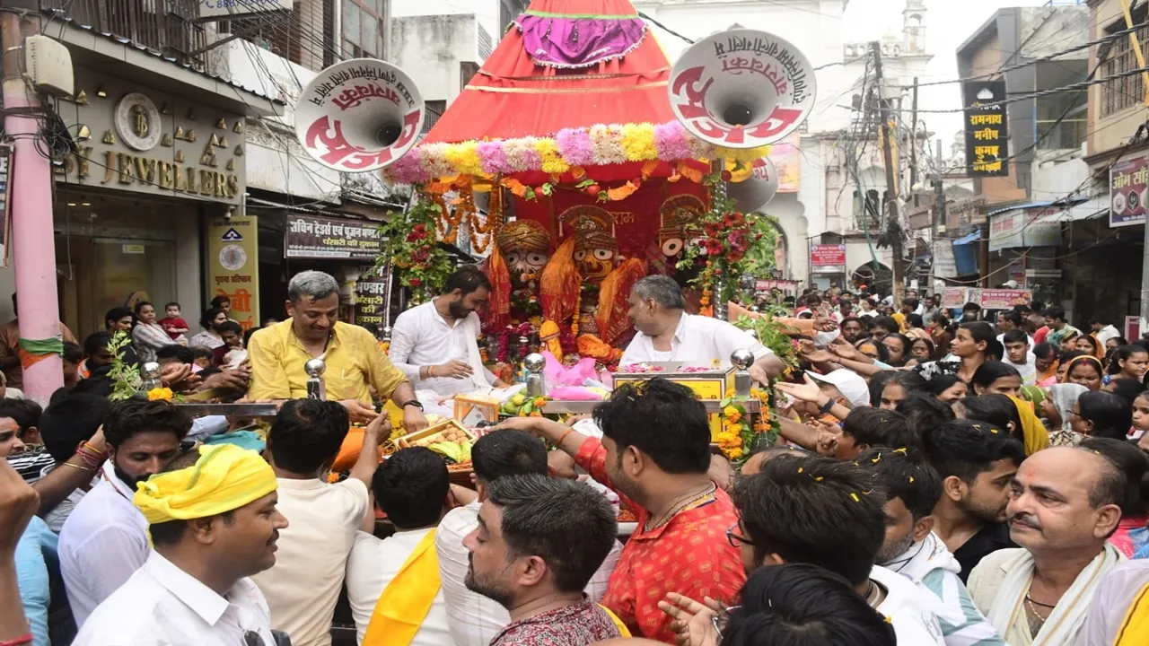 Barabanki News : जय जगन्नाथ के जयघोष से गूंजा बाराबंकी, भव्य रथयात्रा में उमड़ा आस्था का सैलाब