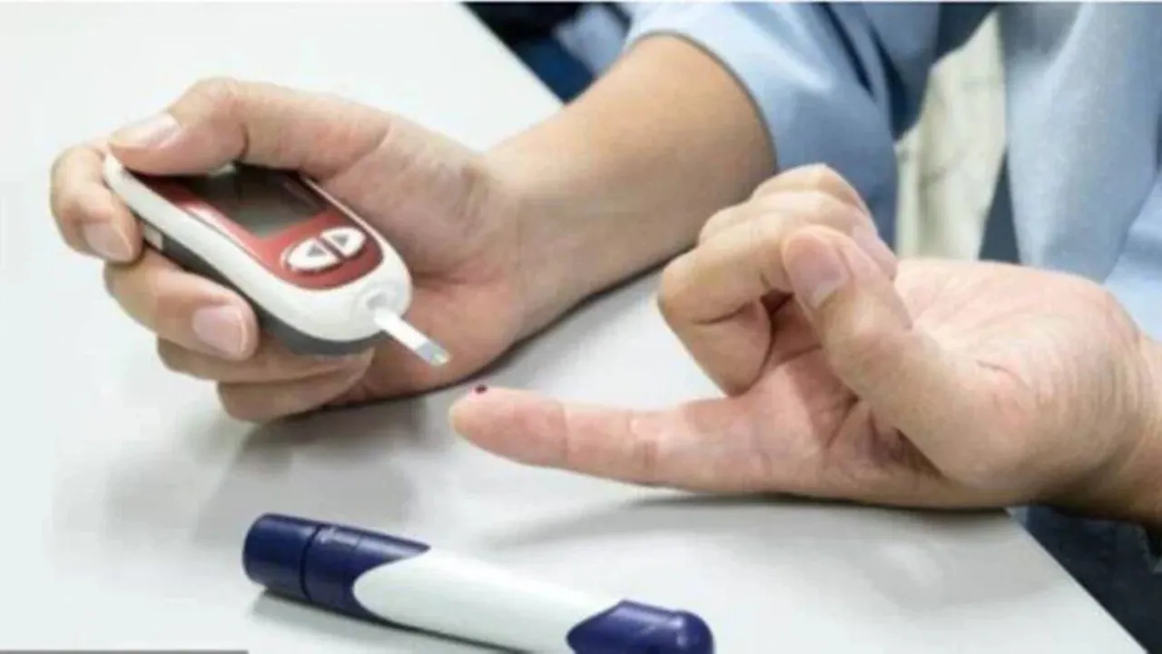 Health Alert : हर 100 में 60 डायबिटीज मरीजों पर दिल का खतरा, हाई BP बढ़ा रहा हार्ट अटैक का जोखिम 
