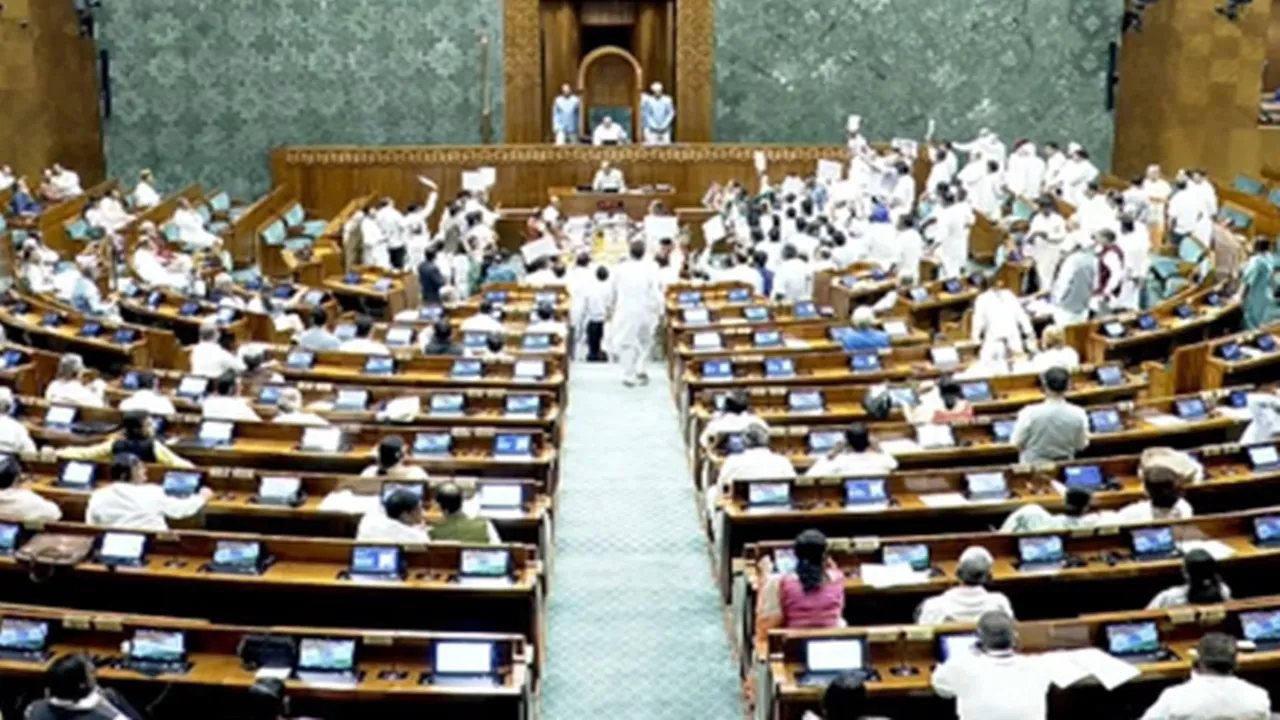 Parliament Monsoon Session 2026 : सरकार बनाम विपक्ष आमने-सामने, संसद में हंगामा और बाहर CJP का प्रदर्शन; जानिए अब तक क्या-क्या हुआ