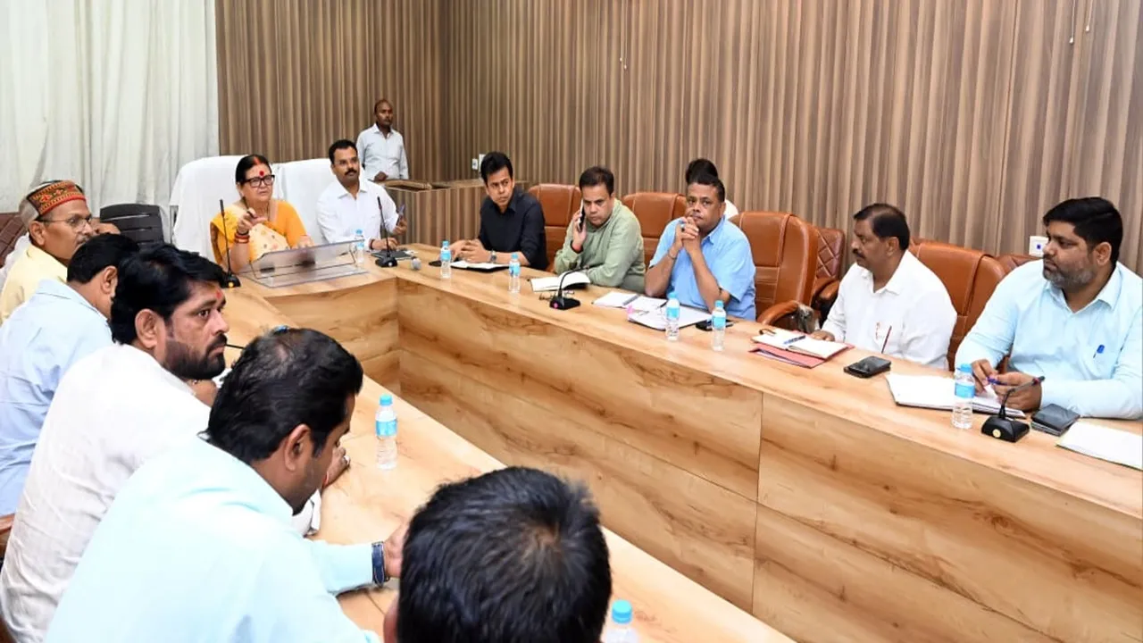 Kanpur News: कानपुर नगर निगम बैठक में गूंजी सफाई, जलभराव और स्ट्रीट लाइट की समस्याएं, महापौर ने अधिकारियों को लगाई फटकार