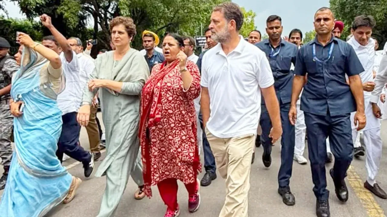 Rahul Gandhi Protest : राहुल गांधी के नेतृत्व में विपक्ष का विरोध मार्च, INDIA ब्लॉक की बैठक के बाद बढ़ी सियासी हलचल
