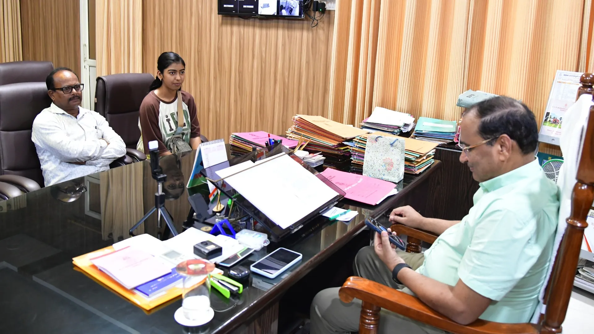 Bareilly News : ताइवान में विवि का डंका बजाकर लौटीं छात्रा अगम्या