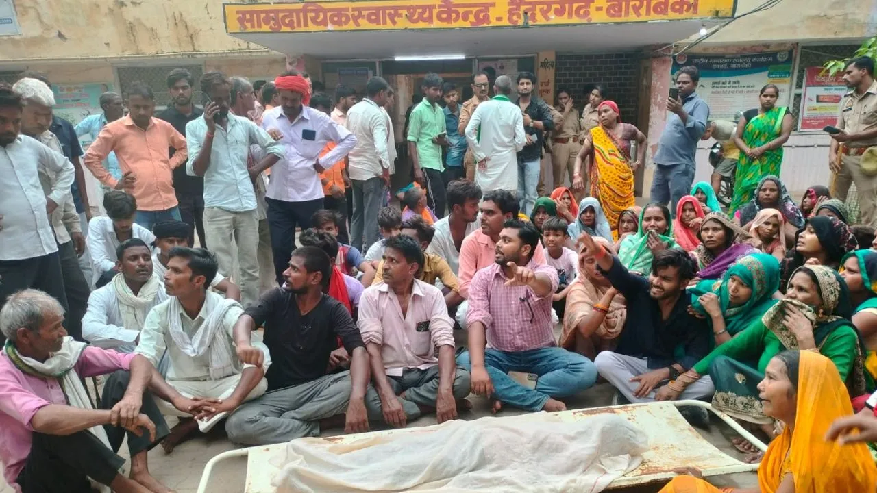 Barabanki News: स्कूल में सर्पदंश से मासूम की मौत, लापरवाही के आरोप पर फूटा गुस्सा