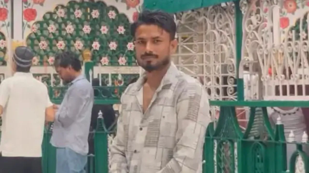 बरेली न्यूज : कलियर दरगाह से हाजिरी देकर बरेली लौट रहे जायरीन की कार डंपर में घुसी, एक की मौत-चार घायल 