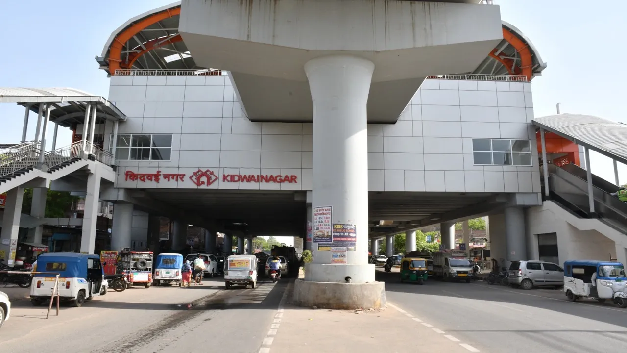 Kanpur Metro : कानपुर मेट्रो के सभी 21 स्टेशनों को IGBC की प्लैटिनम रेटिंग, बारादेवी-नौबस्ता के पांच स्टेशन भी हुए सम्मानित