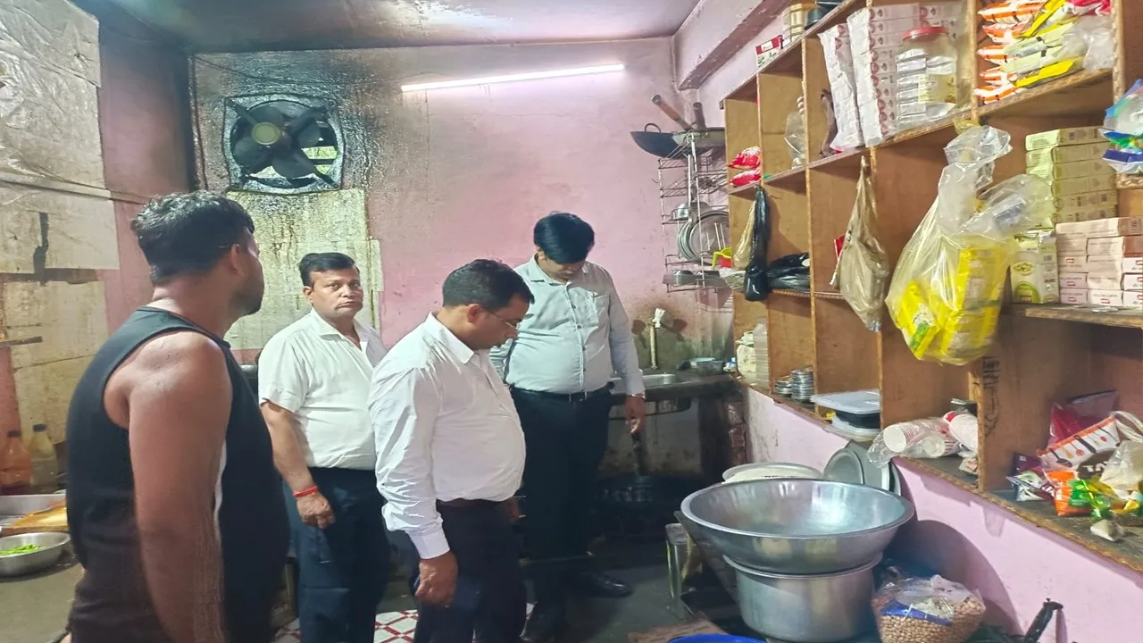 बाराबंकी में होटल-रेस्टोरेंट पर छापेमारी : मिलावटी खाद्य सामग्री नष्ट, प्रशासन की कार्रवाई से मचा हड़कंप