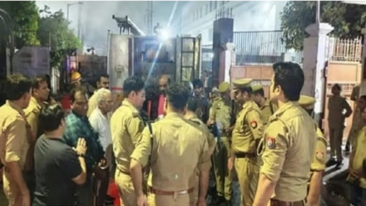 मुरादाबाद की पीतल निर्यात फैक्ट्री में भीषण आग, लाखों का माल खाक; 10 दमकल गाड़ियों ने पाया काबू