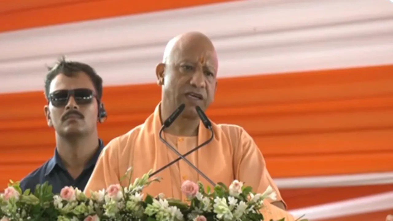 CM Yogi Ayodhya Visit : हनुमानगढ़ी में नमाज वाले बयान पर सीएम योगी का विपक्ष पर हमला, बोले- 'यह पाप किसने कराया?'