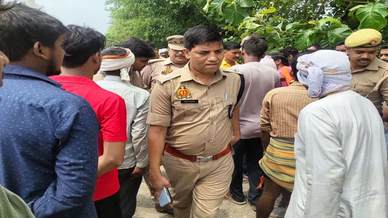 गोंडा-बेलसर मार्ग पर बड़ा सड़क हादसा :  सरिया लदी ट्रक पलटने से 3 मजदूरों की मौत, चार श्रमिकों ने कूदकर बचाई जान