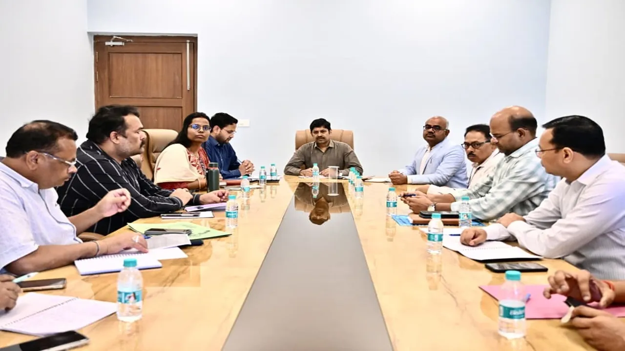 Kanpur News : 12 जुलाई को 35.84 लाख पौधे लगाएगा कानपुर, प्रमुख सचिव बोले- वृक्षारोपण स्थलों की जियो-टैगिंग हरितिमा ऐप पर अपलोड करें
