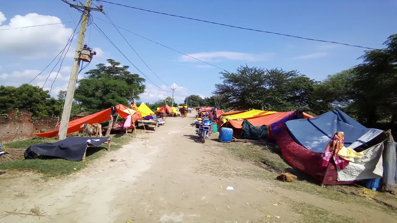 Gonda News : हर साल बाढ़ निगल जाती है हजारों परिवारों की खुशियां, स्थायी समाधान की राह अब भी अधूरी