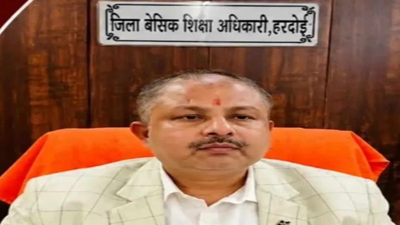 Hardoi BSA Suspended: हरदोई के बीएसए डॉ. अजीत सिंह निलंबित, 61 गणित शिक्षकों की भर्ती में अनियमितताओं पर कार्रवाई