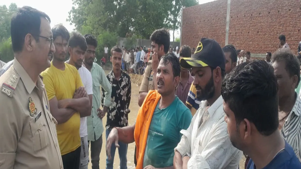 Gonda News : निर्माणाधीन मैरिज हाल के पीछे बने गड्ढे में डूबे दो चचेरे भाई, गांव में मचा कोहराम