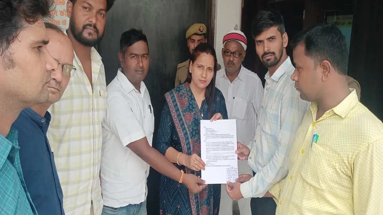 UP Teacher Recruitment: 68500 सहायक अध्यापक भर्ती के अभ्यर्थियों ने संशोधित परिणाम की मांग उठाई, मुख्यमंत्री के नाम भेजा ज्ञापन