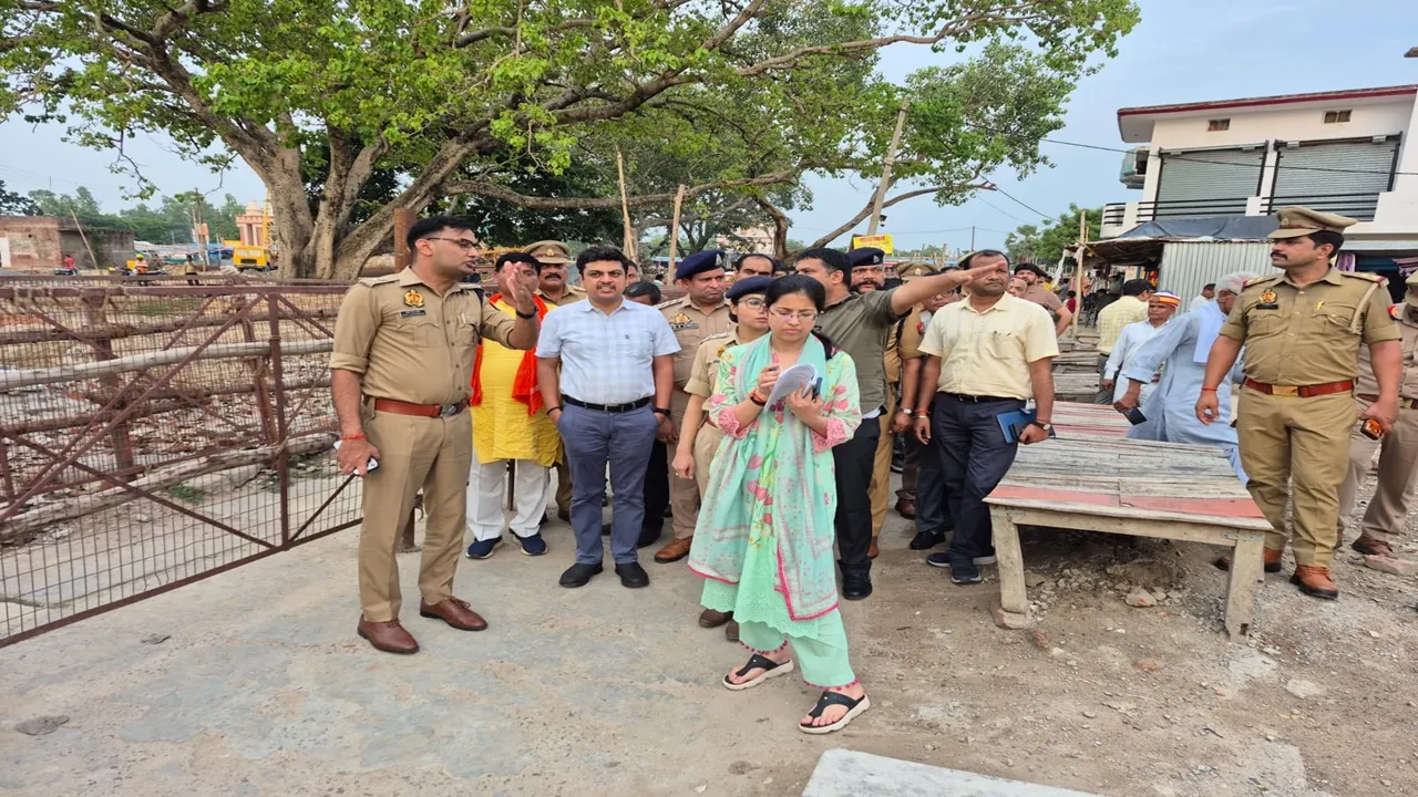 Barabanki News: लोधेश्वर महादेवा सावनी मेले की तैयारियां तेज, DM-SP ने किया निरीक्षण; 20 जुलाई तक सभी व्यवस्थाएं पूरी करने के निर्देश