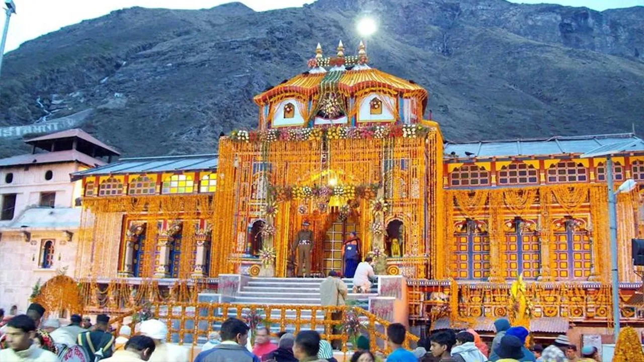 बदरीनाथ मंदिर चढ़ावा चोरी मामला : बीकेटीसी जांच समिति ने सौंपी 18 पन्नों की रिपोर्ट, सुरक्षा व्यवस्था मजबूत करने की सिफारिश