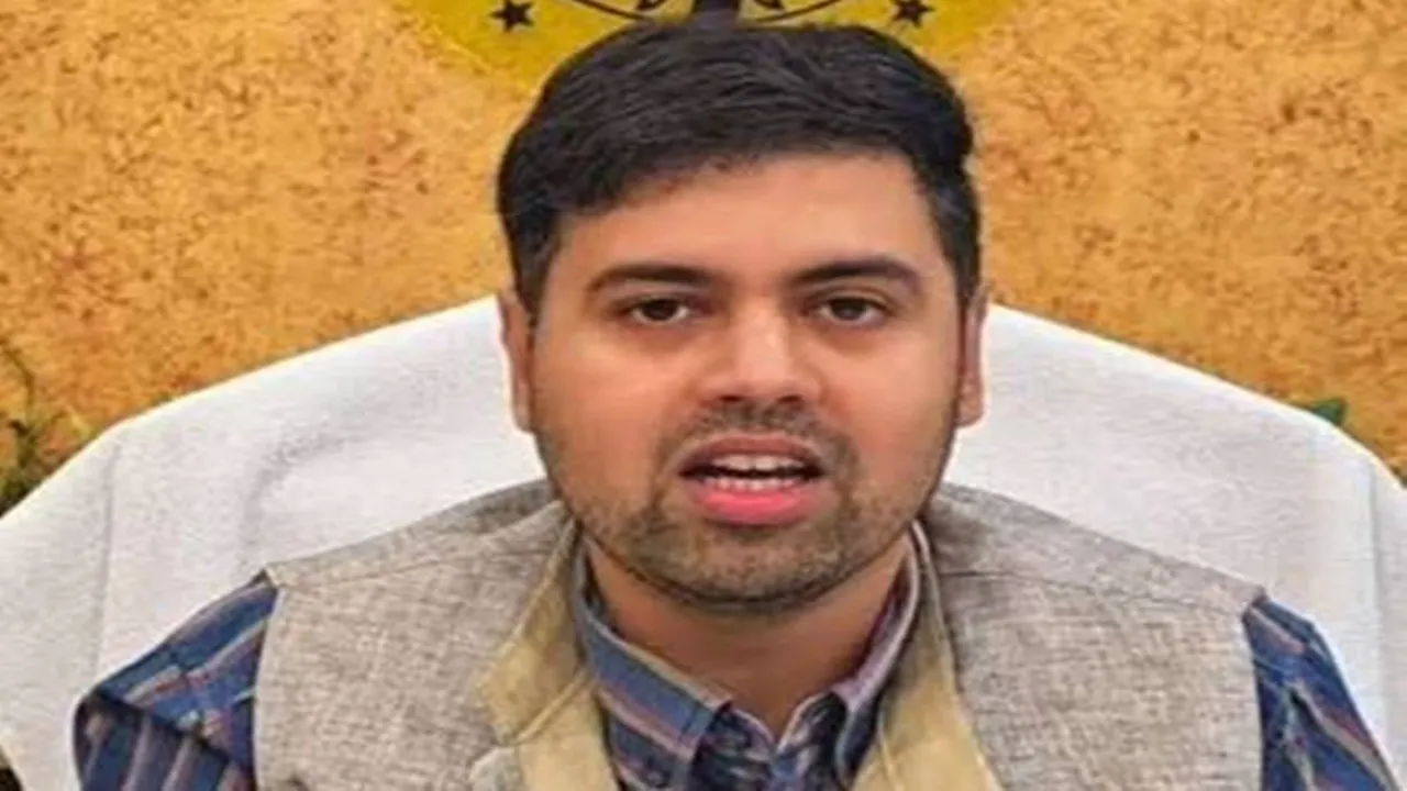 Hardoi News : डीएम अनुनय झा की पहल रंग लाई, गोद लिए सरकारी स्कूलों की बदली तस्वीर; कई विद्यालयों का हुआ लोकार्पण