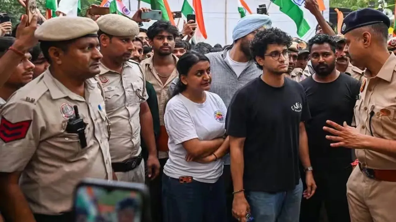 'चलो संसद' मार्च में बवाल : पुलिस-प्रदर्शनकारियों की झड़प, 100 से ज्यादा घायल; 100 से अधिक हिरासत में