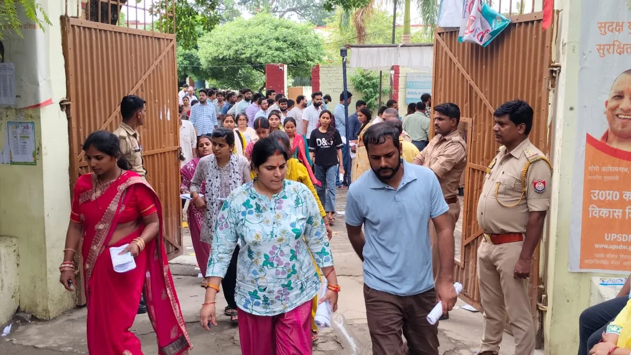 बाराबंकी में यूपीटीईटी परीक्षा शुरू : पहले दिन 8,175 अभ्यर्थी शामिल, 1,281 रहे अनुपस्थित