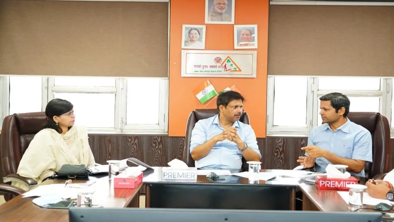 यूपीएसडीएम की समीक्षा बैठक : प्रमुख सचिव डॉ. हरिओम ने कौशल विकास योजनाओं की प्रगति पर दिए निर्देश