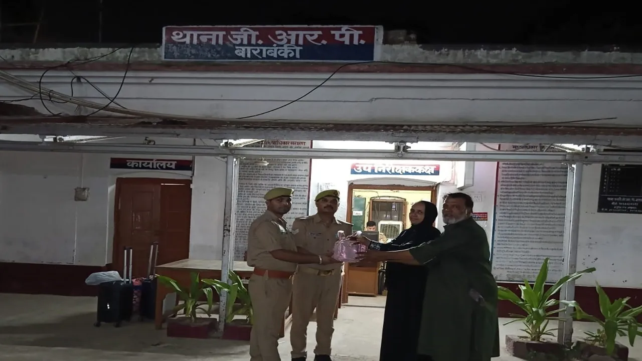 Barabanki News:  जीआरपी ने लौटाया लाखों के जेवर, नकदी से भरा बैग