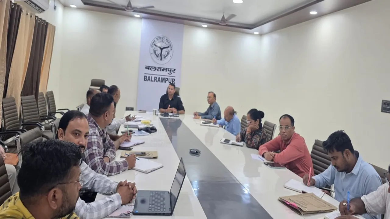 Balrampur News : सीमा से सटे 44 गांव बनेंगे विकास के मॉडल, उद्योग और रोजगार पर रहेगा विशेष फोकस