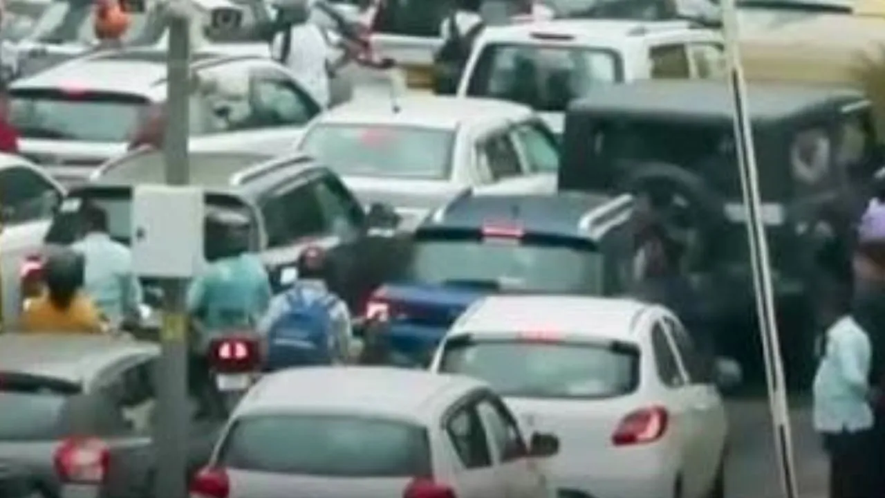  CJP प्रोटेस्ट के बीच दिल्ली में भारी जाम, पुलिस ने जारी की ट्रैफिक एडवाइजरी; समर्थकों पर हत्या के प्रयास की FIR दर्ज