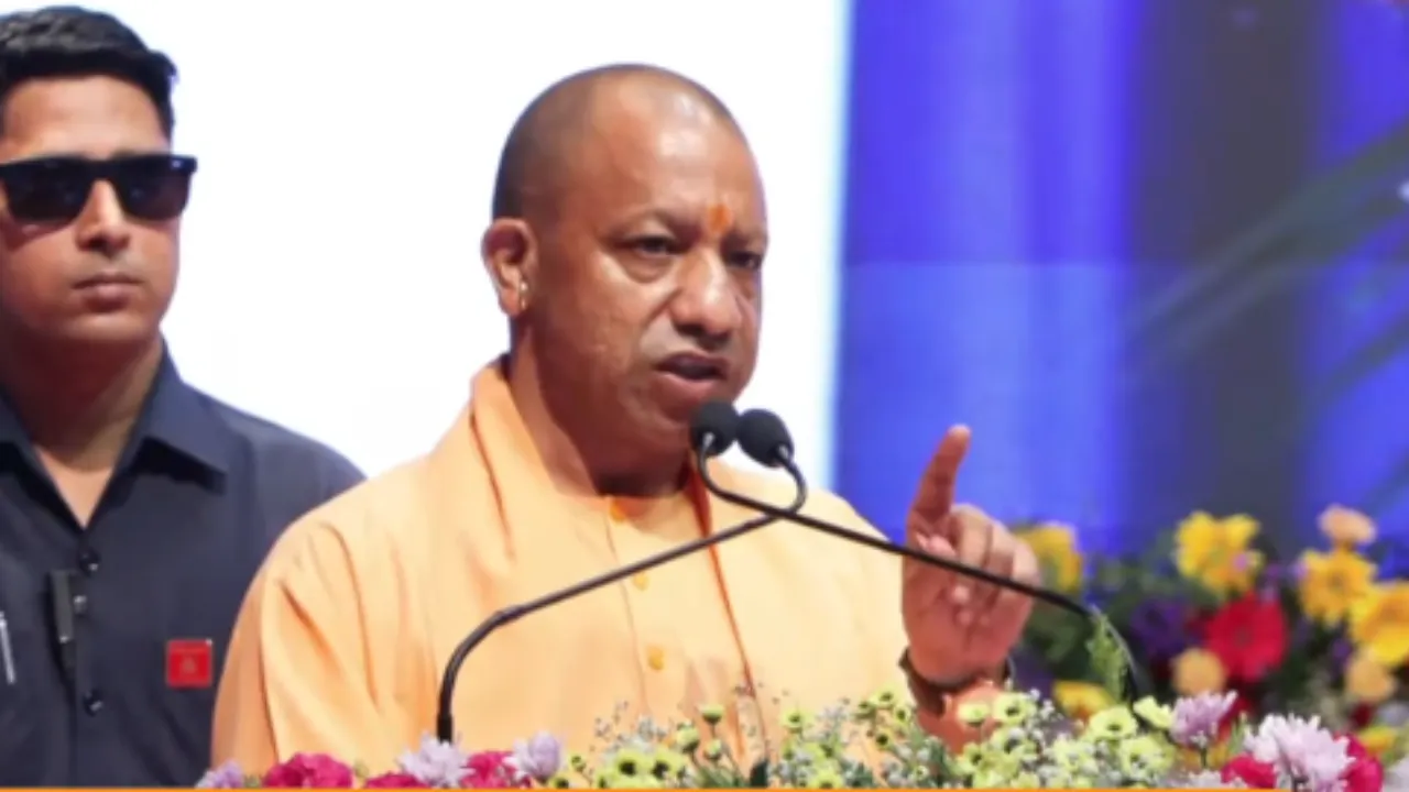 यूपी के 1.28 लाख शिक्षकों को बड़ा तोहफाः अब 5 लाख तक कैशलेस इलाज, साथ में 3 करोड़ तक का बीमा
