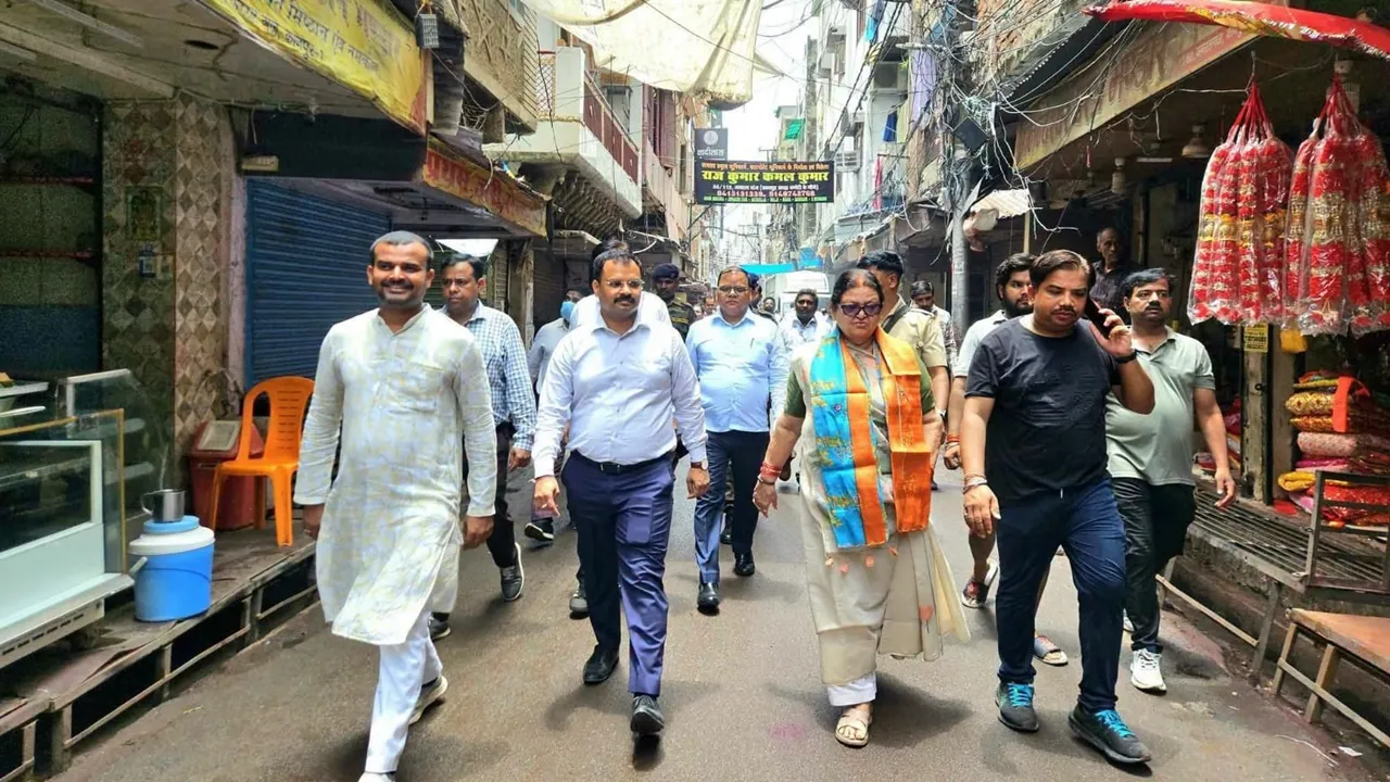 Kanpur News : रथयात्रा की तैयारियों का महापौर ने लिया जायजा, अतिक्रमण हटाने और सड़क दुरुस्ती के दिए निर्देश