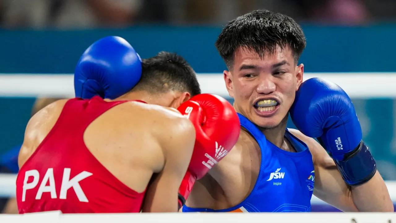 Jadumani Singh defeated the Pakistani boxer 5-0.