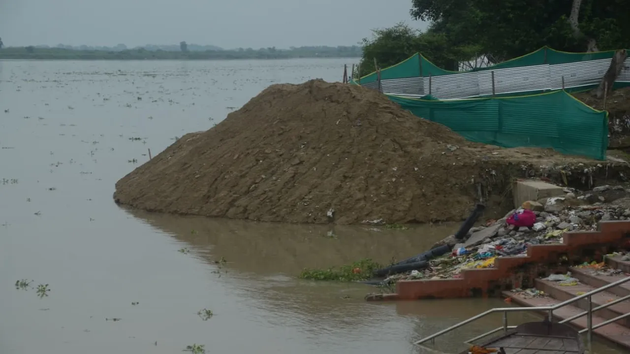 Kanpur News: बारिश से रुका नमामि गंगे प्रोजेक्ट, गंगा का बढ़ा जलस्तर, 14 नालों की टैपिंग बंद