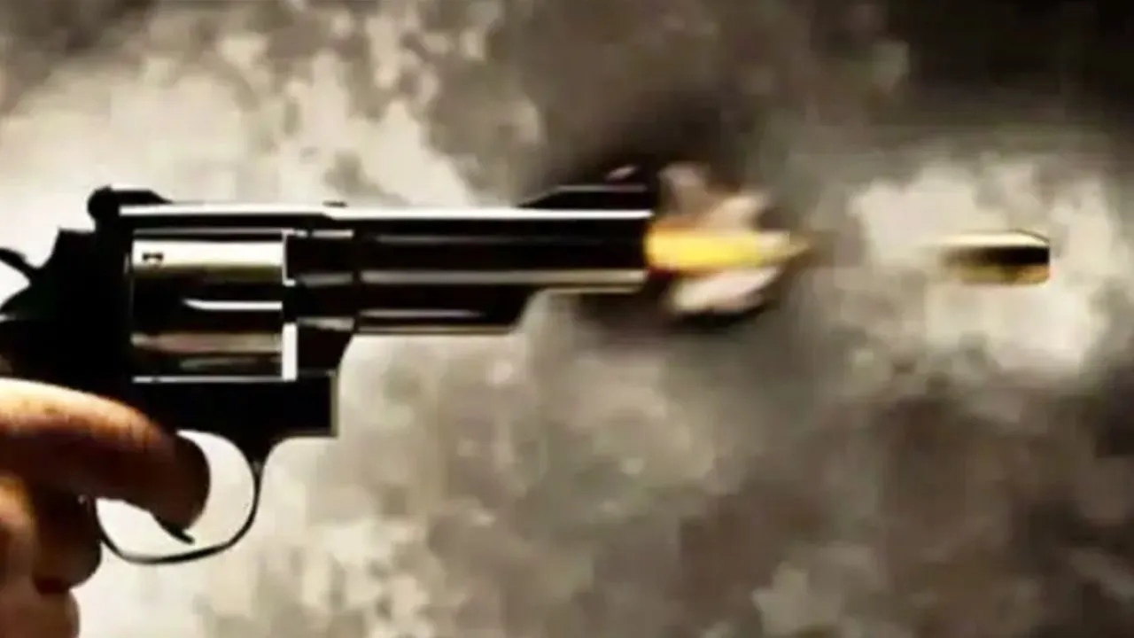 Lucknow Crime News: कैसरबाग गोलीकांड में अधिवक्ता और उसका साथी गिरफ्तार, लाइसेंसी रिवॉल्वर बरामद