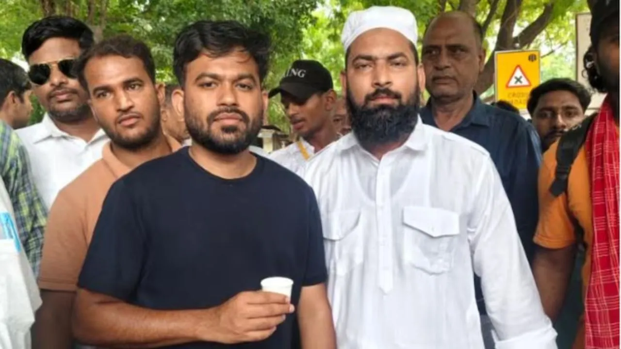 Mohammad Junaid कौन हैं? NEET-UG छात्र आंदोलन में चर्चा में आए वालंटियर की क्यों बढ़ी परेशानी, लगे गंभीर आरोप