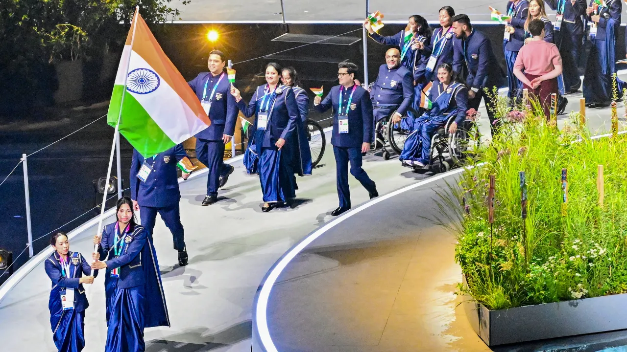 CWG 2026 Opening Ceremony: मीराबाई चानू और लवलीना बोरगोहेन ने किया भारतीय दल का नेतृत्व, ग्लासगो में भव्य आगाज